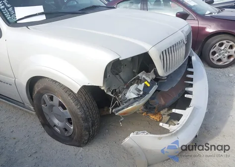 2005 Lincoln Navigator z USA, uszkodzony, nr VIN 5LMFU27575LJ14135